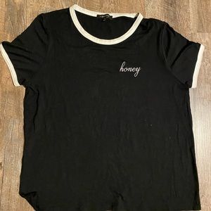 T shirt with embroidery “honey”